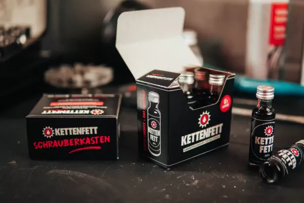 KETTENFETT Lakritzlikör, 8 x 20ml Schrauberkasten Kurze